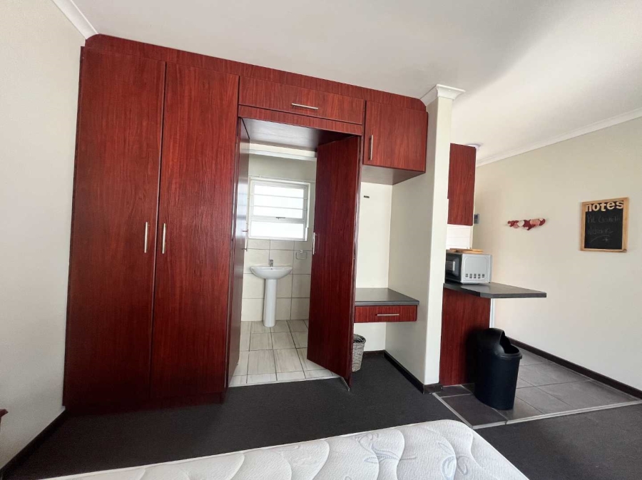 To Let 1 Bedroom Property for Rent in Summerstrand Eastern Cape